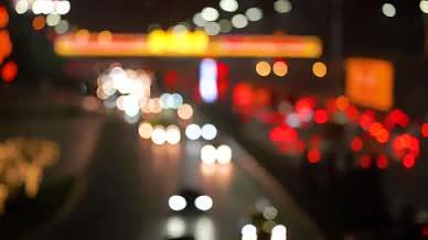 4k实拍城市夜景车流光斑虚幻意境风光视频的预览图